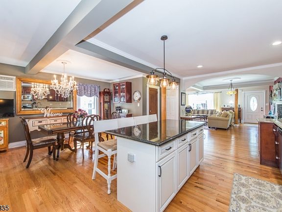 4th image of 60 Saint Charles Ave