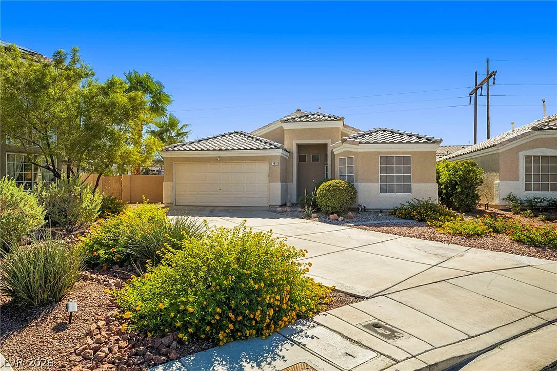 3 bed, 2.0 bath, 1230 sqft, $2,200 — Photo 2