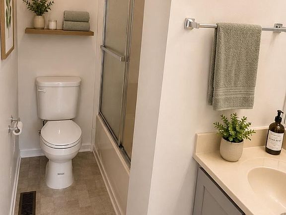 4th image of 203 W Park Dr