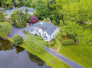 665 Motts Cove Rd N, Roslyn, NY 11576