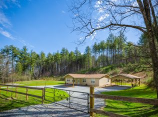 945 Country Club Rd, Brevard, NC 28712