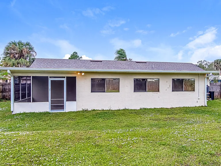 431 Veronica Ave NE — Photo 15
