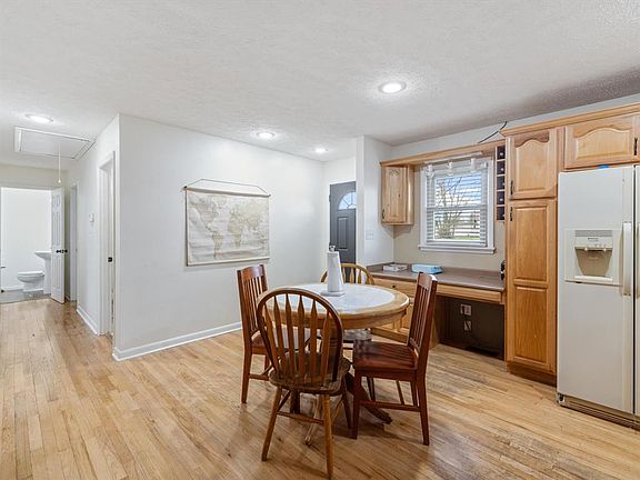 4th image of 2709 Sunrise Dr