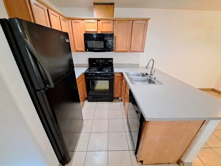 805 H St — Photo 12