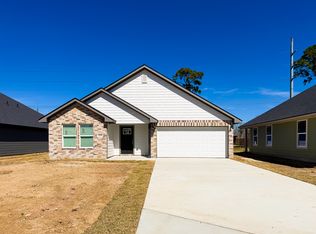 2070 Regent St, Beaumont, TX 77703