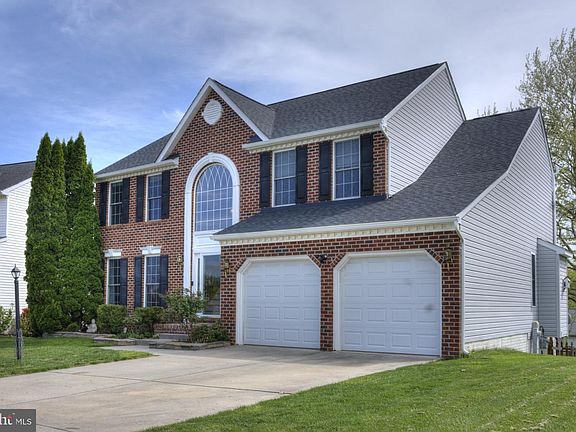 3rd image of 711 Hickory Limb Cir
