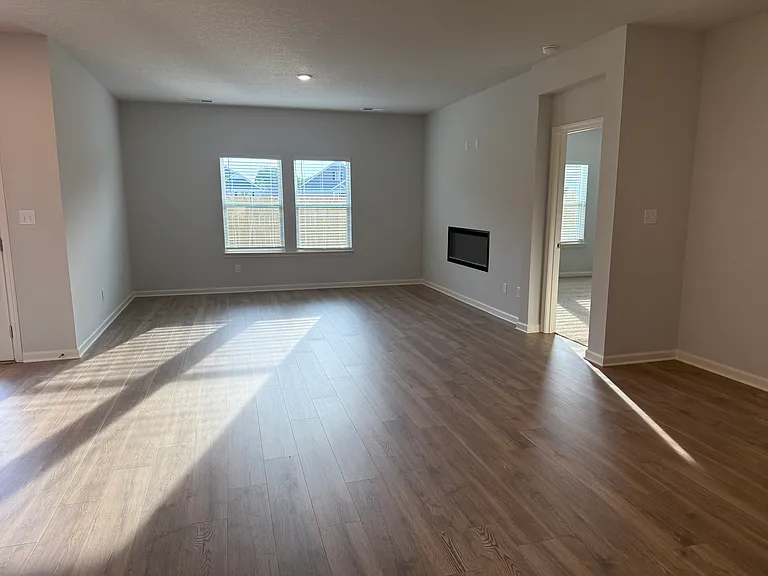 94 Gateway Dr — Photo 4