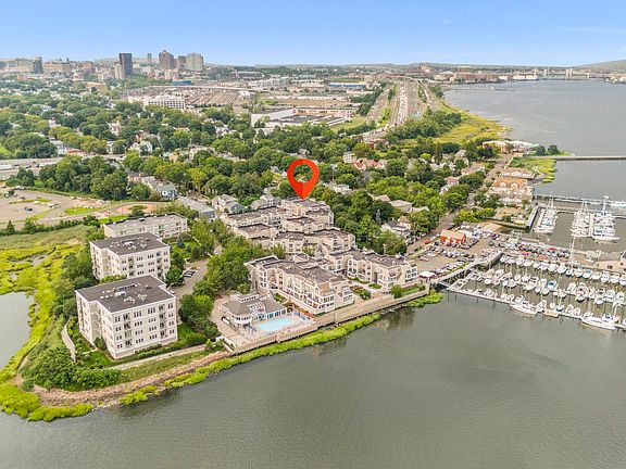 2nd image of 95 Harbour Close #95