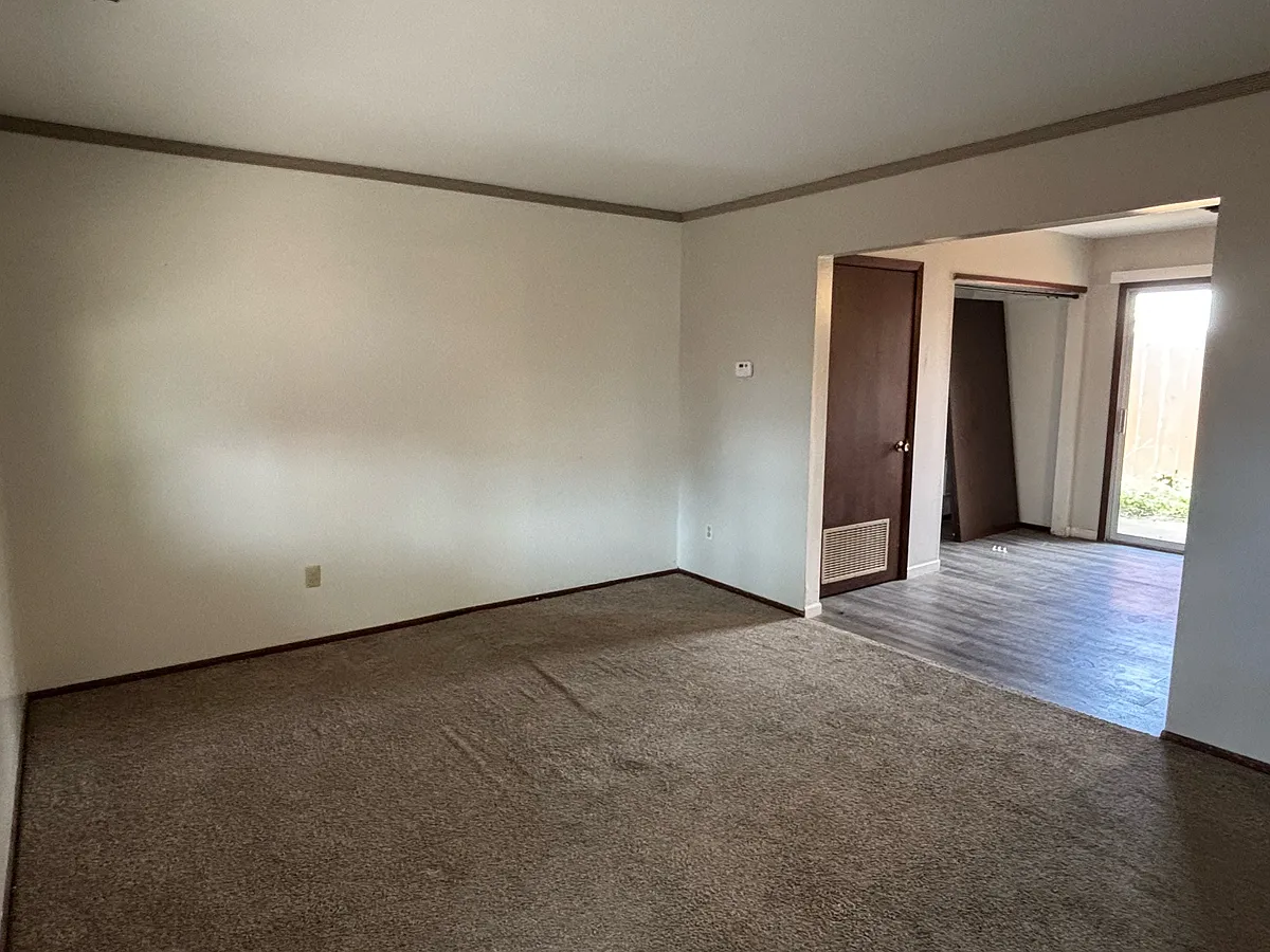 Building Photo - 207 S Edwards Ave