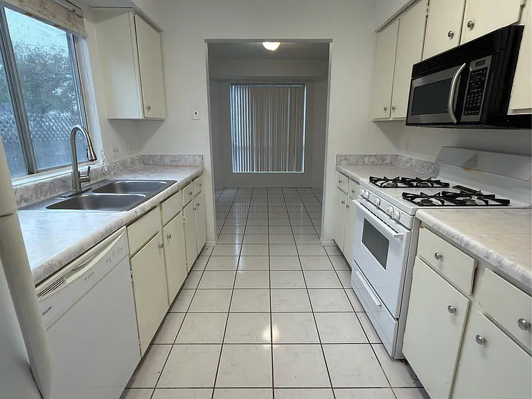5601 Porsche Ln — Photo 6