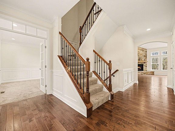 3rd image of 21 Casagrande St