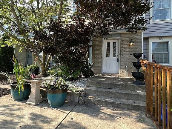 2nd image of 119 Cambria Hill Dr