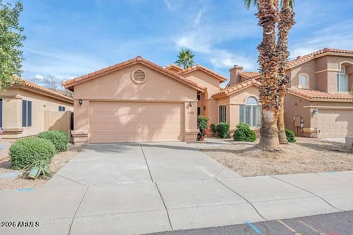 3 bed, 2.0 bath, 1562 sqft, $3,050 — Photo 2