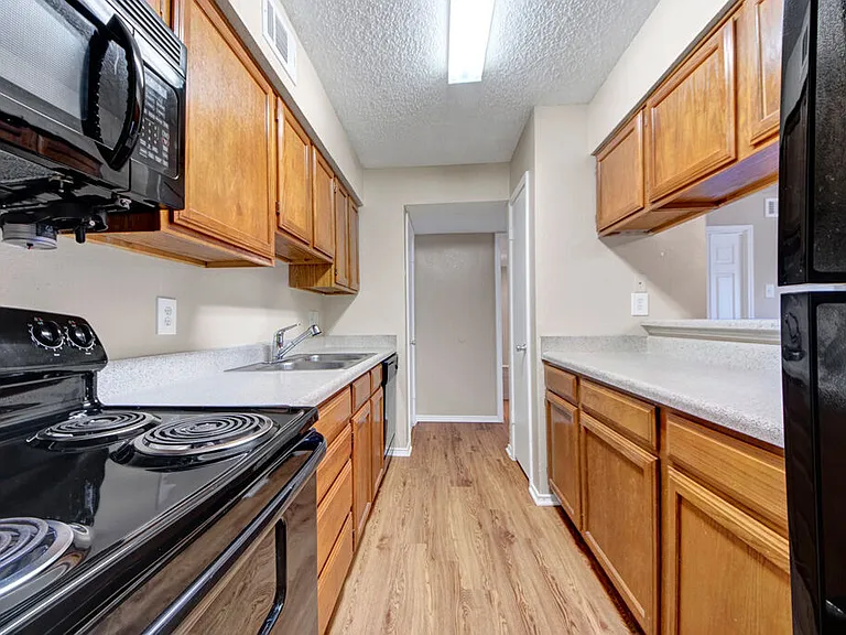 South Meadows Apartments — Photo 14