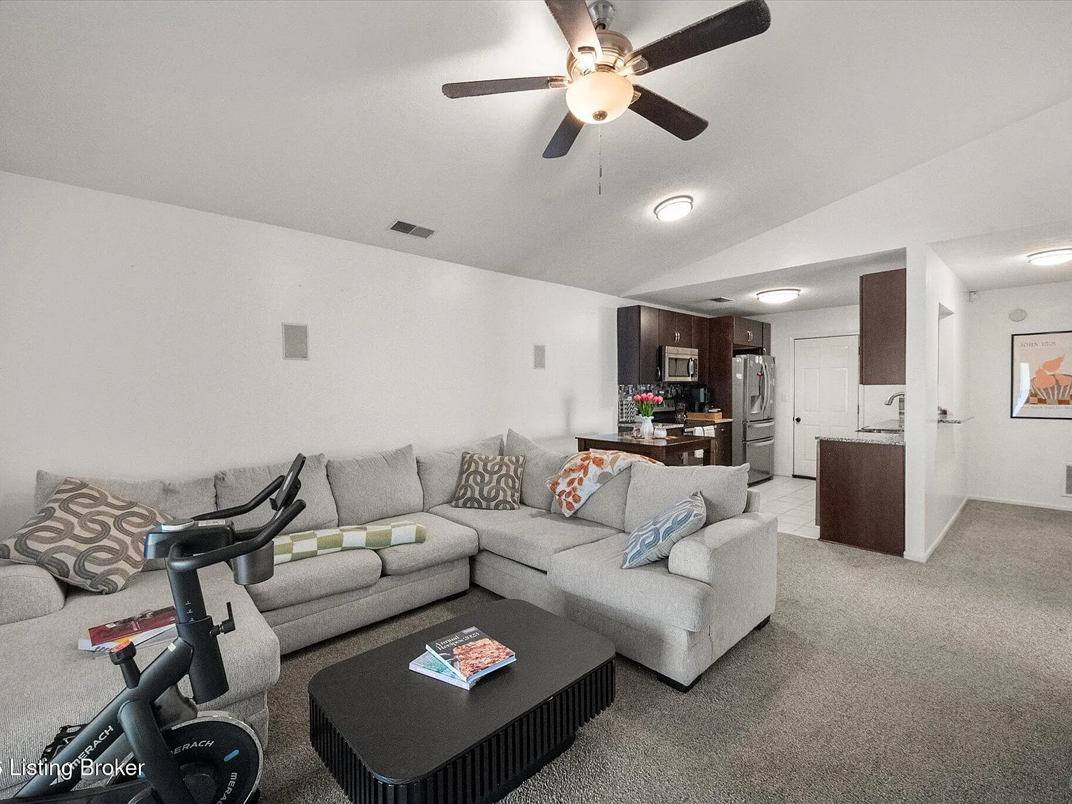 2 bed, 872 sqft, $1,700 — Photo 3