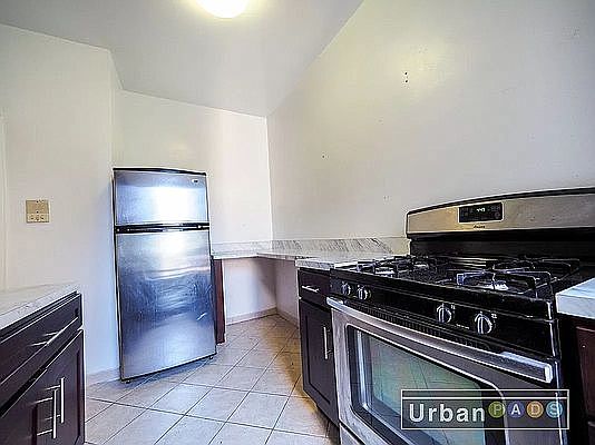 3rd image of 341 Saint Johns Pl APT 4F