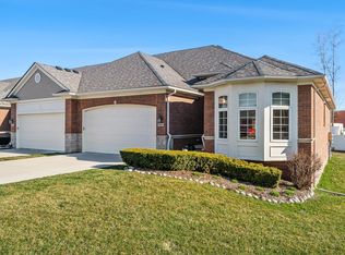 49450 Chapel Hill Dr, Shelby Township, MI 48315