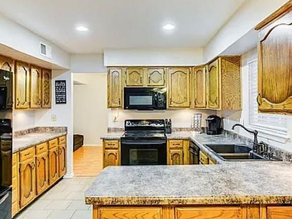5th image of 3904 Wrenwood Dr