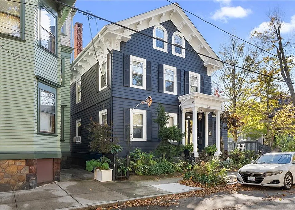 20 Brighton St #3