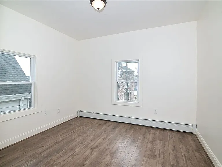 81 Gilbert St — Photo 7