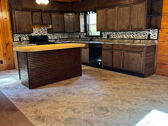 3rd image of 701 Runyon Ln