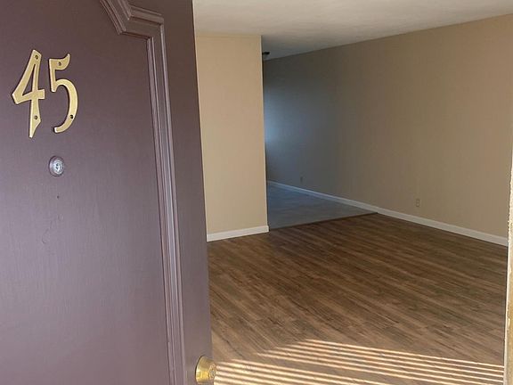 3rd image of 2420 Oxford Way APT 45