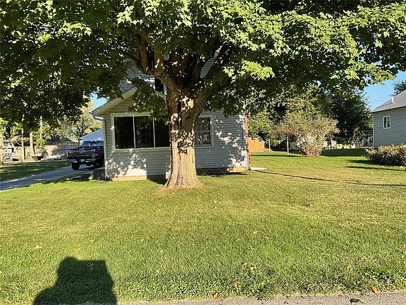 3rd image of 8312 S Pleasant St
