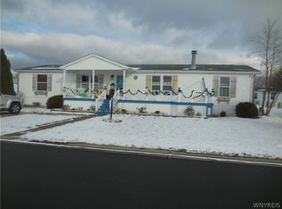 1356 Fernwood Dr, Lockport, NY 14094