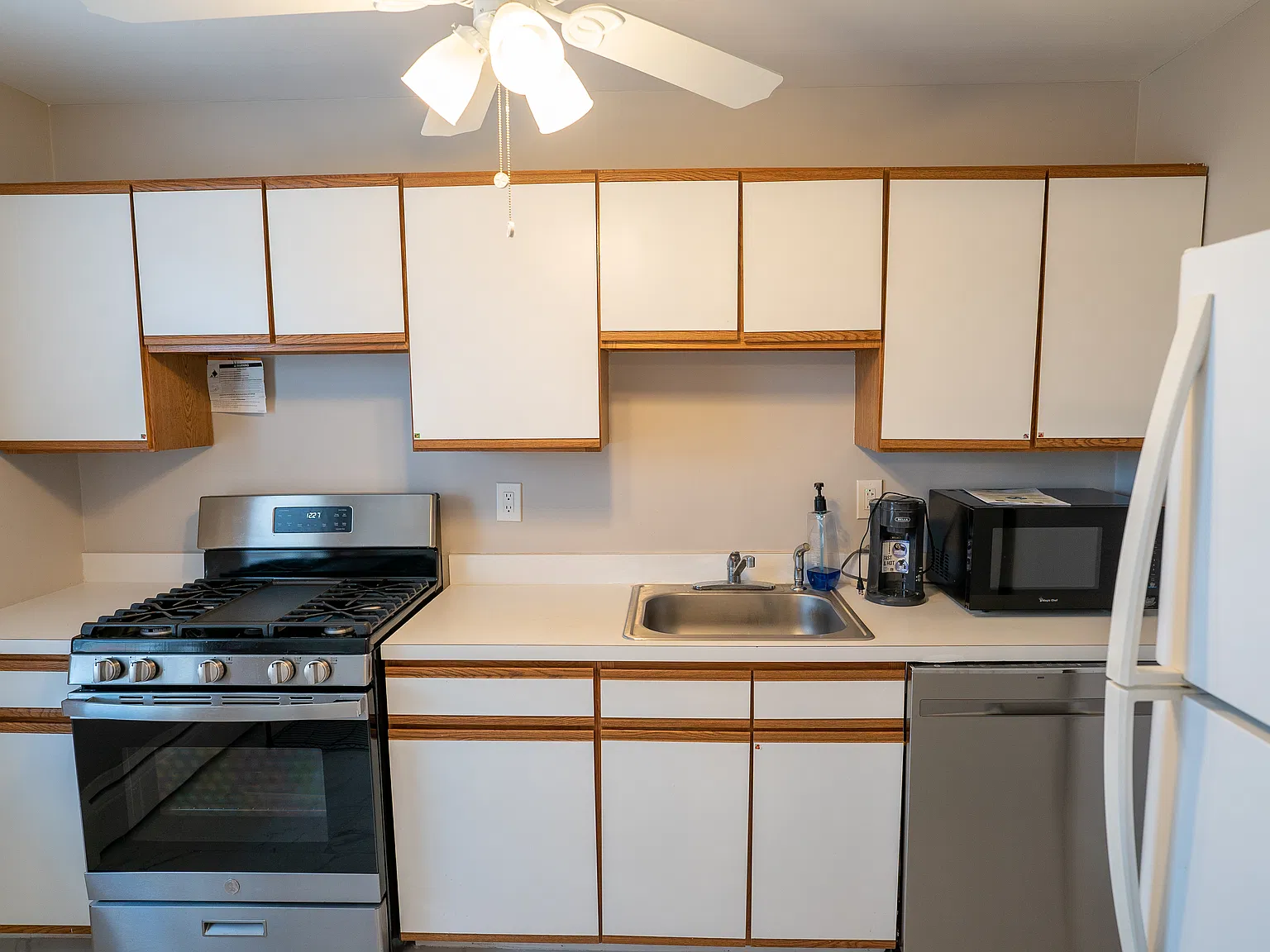 2 bed, 1.5 bath, $2,495 — Photo 2