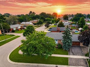22 Norton Cres, Halton Hills, ON L7G 1N2