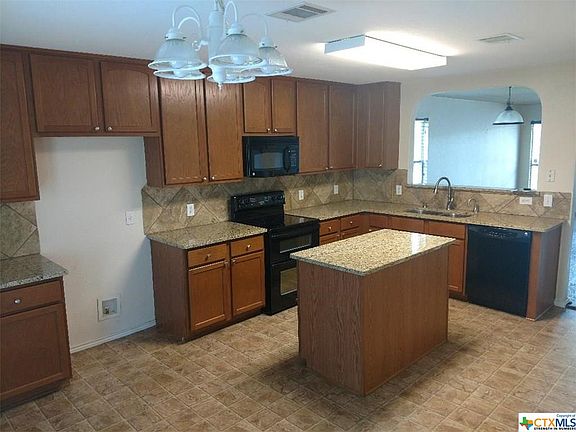 5th image of 2249 Stoneleigh Dr