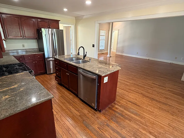 1116 Crooked Creek Dr — Photo 8