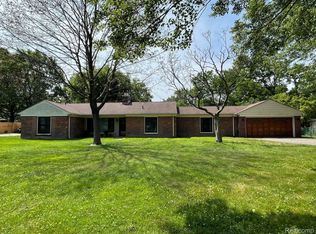 16195 Madoline St, Beverly Hills, MI 48025