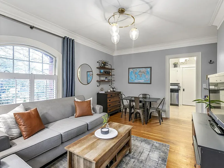 118 NW King Ave #2 — Photo 3