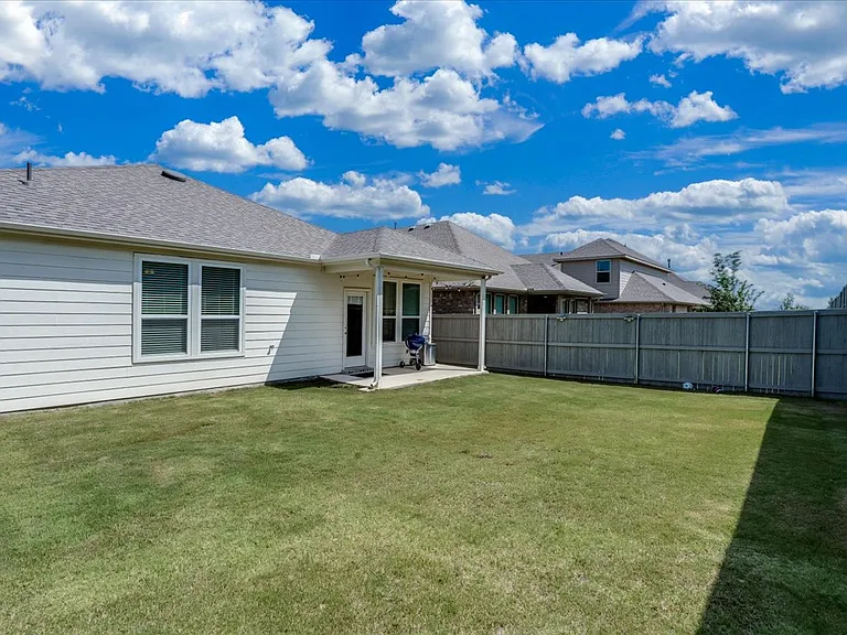 1304 Starling St — Photo 34