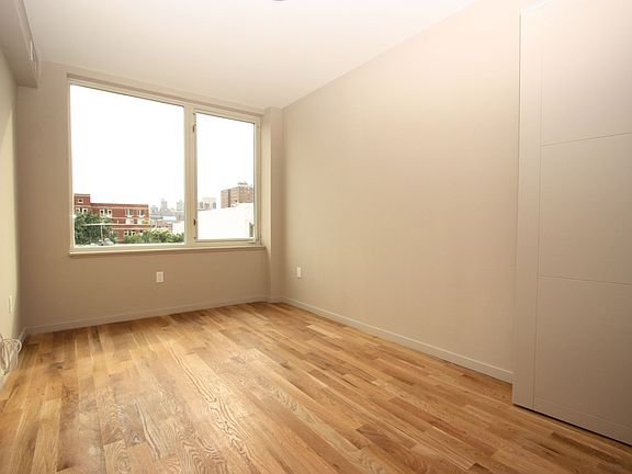 4th image of 170 E 112th St #2AA