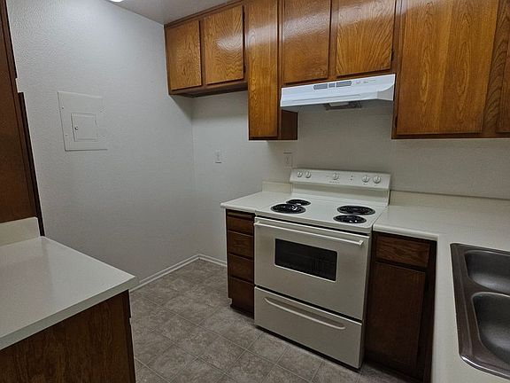 5th image of 370 W Wilson Ave #105