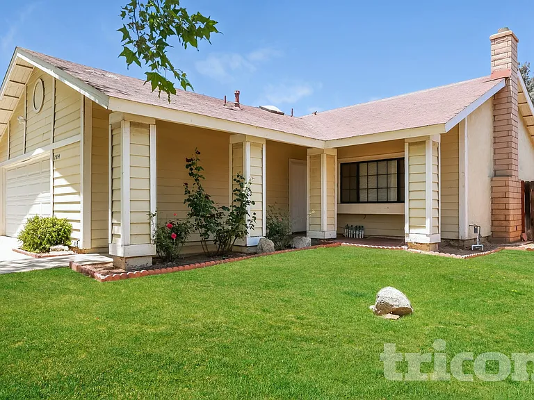 25854 Harriet Ave — Photo 1