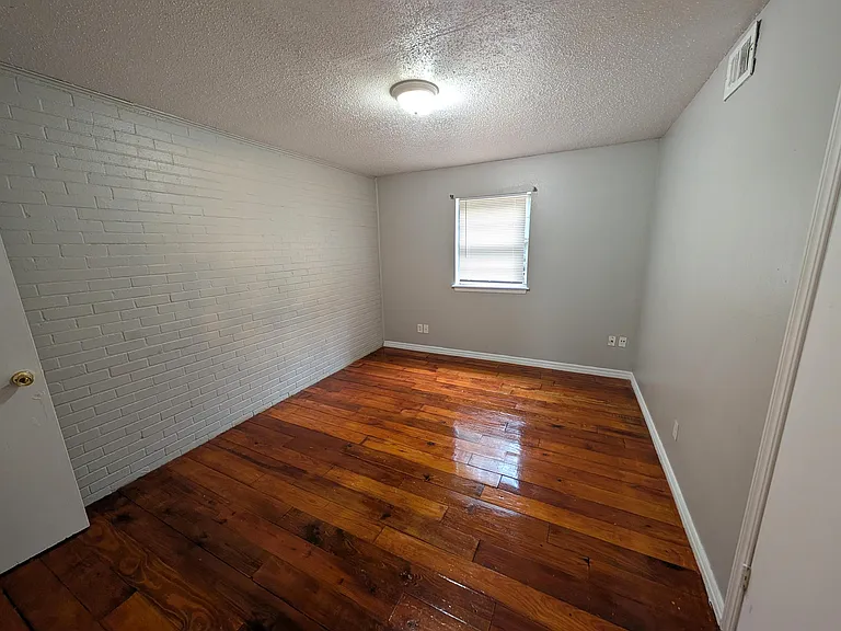 1305 Rebecca Ln — Photo 13