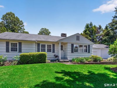 2 Diamond Drive, Newtown, CT, 06470
