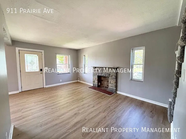 911 Prairie Ave — Photo 3