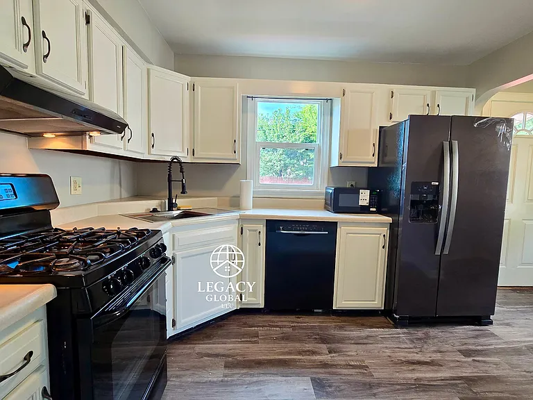 2156 Maxwell Ave — Photo 4