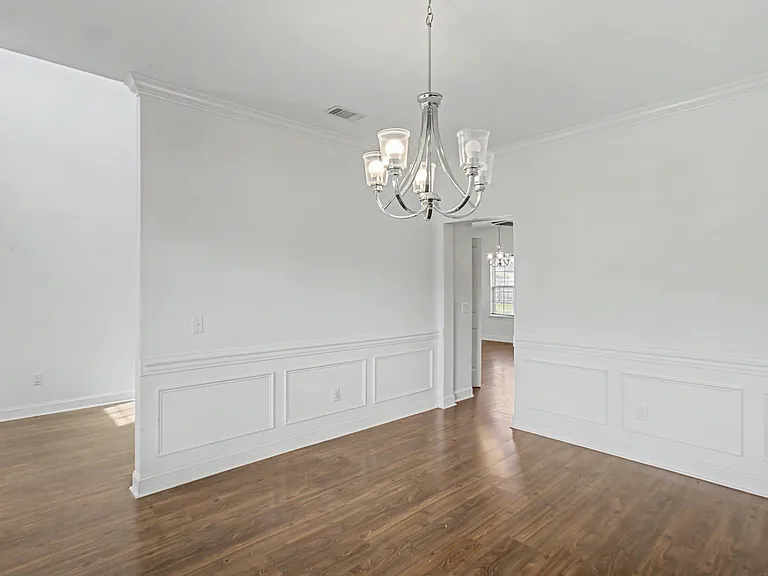 390 Fairview Cir — Photo 3