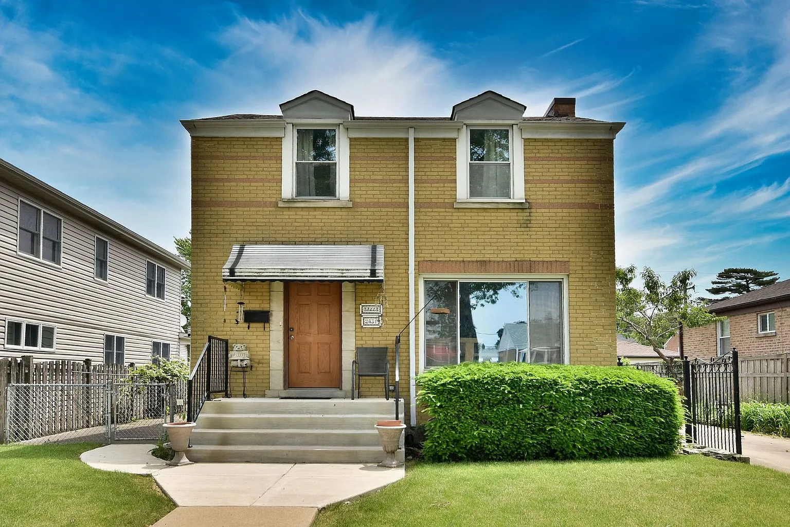 2431 Rhodes Ave photo 1