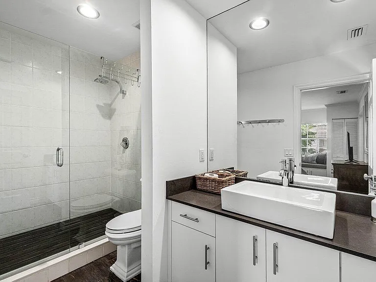 11823 Pebblewood Dr — Photo 24