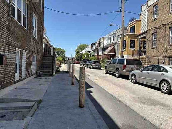 5th image of 5355 Hazelhurst St