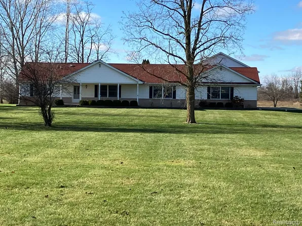 1729 Cove Rd, Goodells, MI 48027