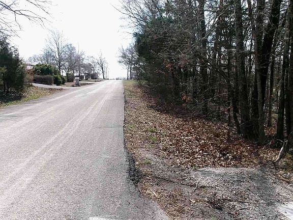 4th image of 226 Country Hills Rd