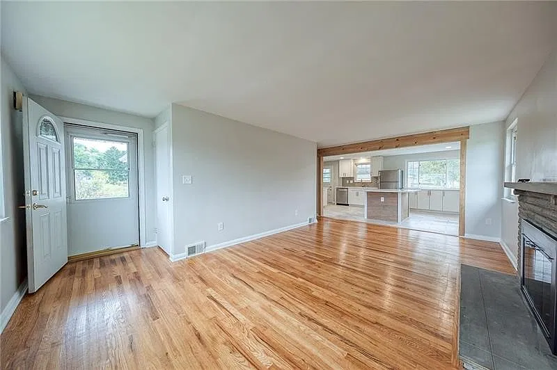 3 bed, 1239 sqft, $2,500 — Photo 4