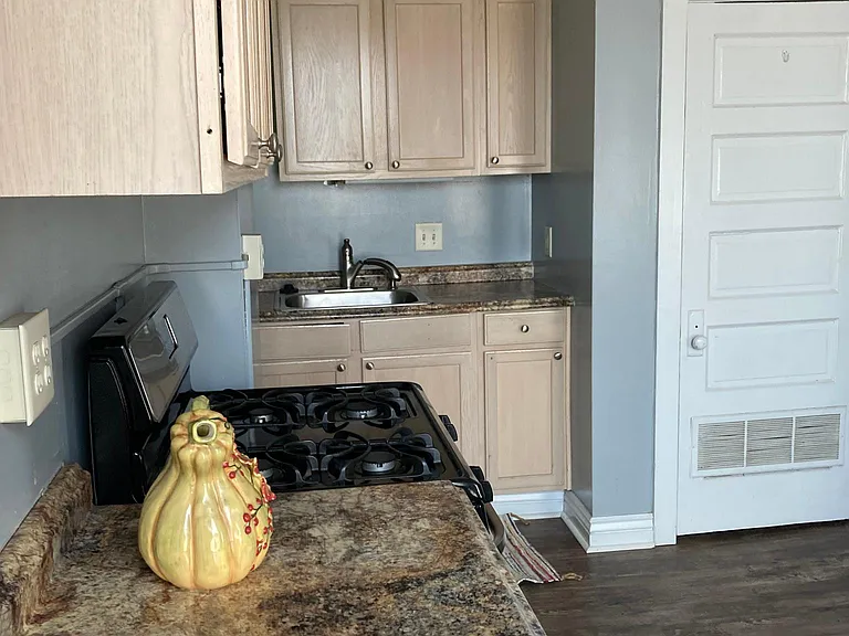 1441 E Long St #C — Photo 9